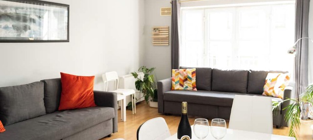 SPACIOUS CITY CENTRE APARTMENT SHORT WALK TO MAIN ATTRACTIONS