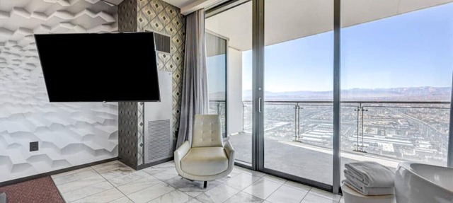 Ultra Luxury Palms Place II