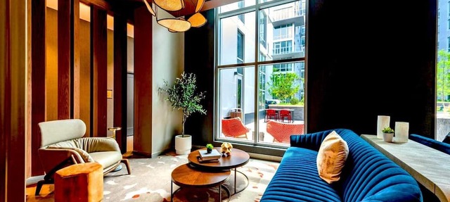 Modern Clarendon Apt Close to Metro