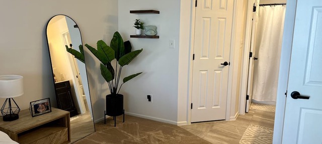 Cozy~ Vaulted Ceilings~ Midtown~ Elizabeth Condo