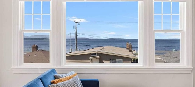 View-tiful Top Floor Apartment one Block from Alki Beach