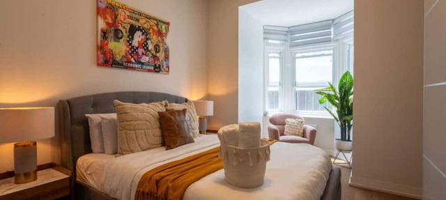 Sleek 2BR in Heart of Downtown Montreal