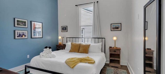 Walk to Shops & Restaurants - 3 BR Magazine St Apt