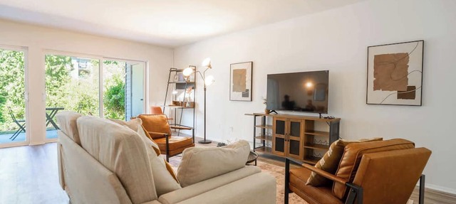 Bellevue 2B condo: downtown + Light rail