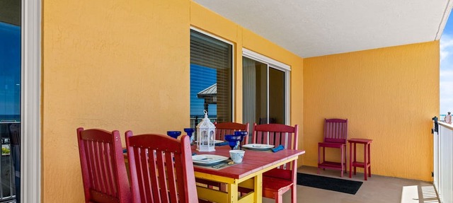 Treasure Island - beachfront pool & hot tub