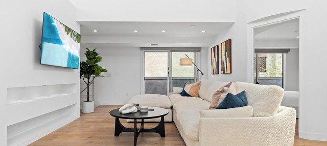 The Diamond Dune' Luxury Santa Monica Home Walk to Beach 4BR Parking 2 Balconies