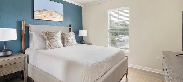 Landing | Chic 2BD, Game Room, Courtyard