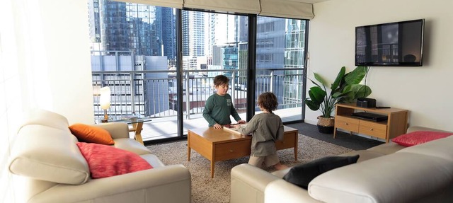 A wonderful 3 bedroom apartment in Southbank, just a hop, skip & jump from Crown