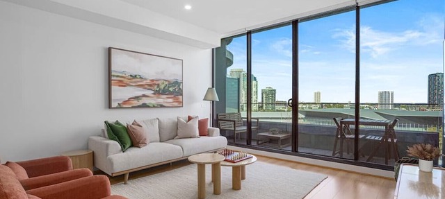 Waterfront in Docklands Walk to Crown & Marvel