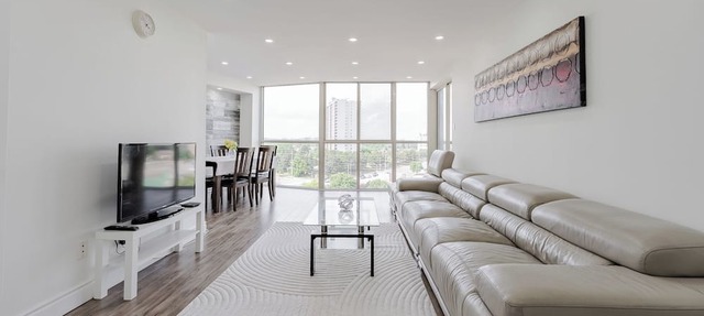 Top Luxury ~ Condo ~ Mississauga ~ Pool ~ Gym