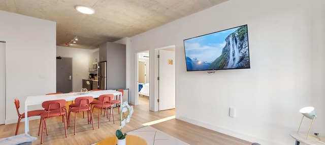 Sophisticated 4BR Suite - Walk to Shops, Dining & Transit
