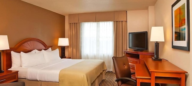 Explore Atlanta! Pet-Friendly Stay! Free Shuttle, Indoor Pool