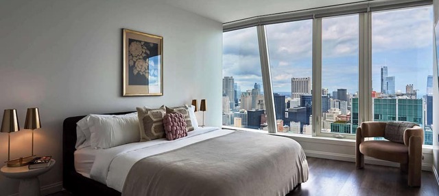 Front Row to the Lake & Skyline: Epic 60th Flr 3BR