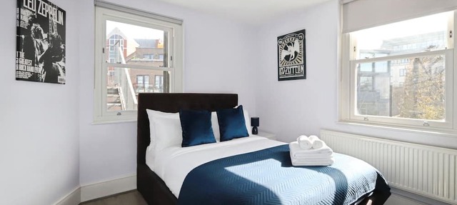 Large 3 bedroom apartment in Heart of Theatre District