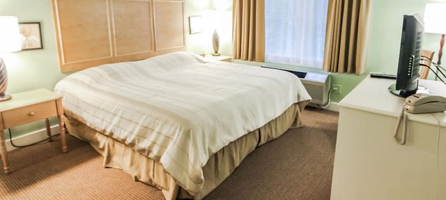 Family-Friendly 1BR Condo w/Pools & Kitchenette