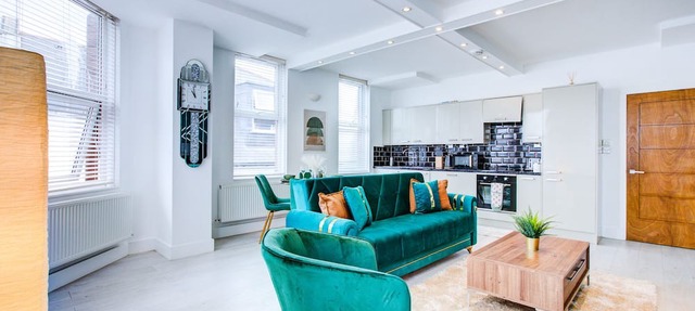 Blue Moon, 1 Bed High Street