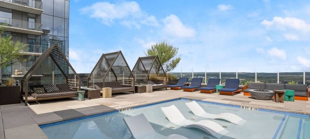 Designer Condo Steps to Lady Bird Lake with gym & rooftop pool