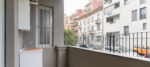 GuestHost - Bright apartment of about 85 sqm, able to accommodate up to 5 people, located on the mezzanine floor of a building (NO elevator - there are some steps to climb).The property is located in a residential area of ​Milan, full of services an