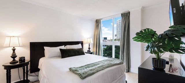 Grove Cove - Pool, Parking, Central Coconut Grove
