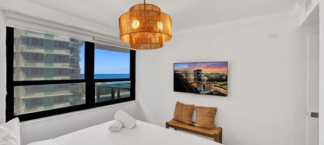 Chic Coastal Getaway Steps to the Beach with Resort Amenities, Pools, Sauna & Gym 708