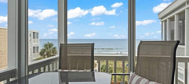 Palm Villa w/Oceanfront Balcony, Pool, Sleeps 6