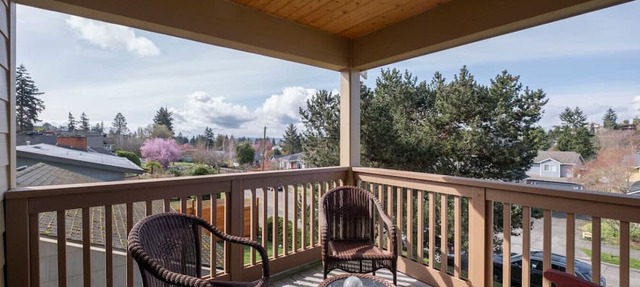 Custom Charm! Central - Office & Peaceful yard!