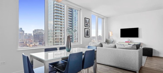 Experience Chic Chicago Living in Old Town – Spacious Suites & Luxe Amenities