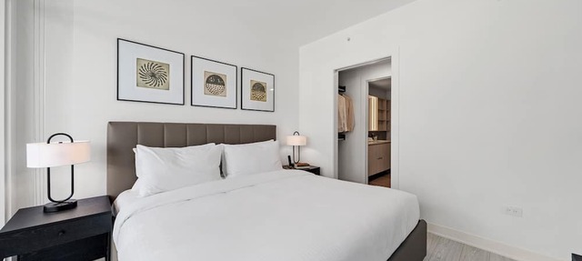 Luxury Suites in Chicago's West Loop – Modern Comfort Meets Vibrant City Life