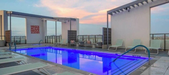Boulevard Stays Modern Highrise STU Sky Pool, Gym 08