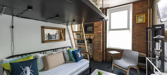 BUSSIN efficiency apartment in fab Fishtown Dog-Friendly, fast WiFi, AC, W/D