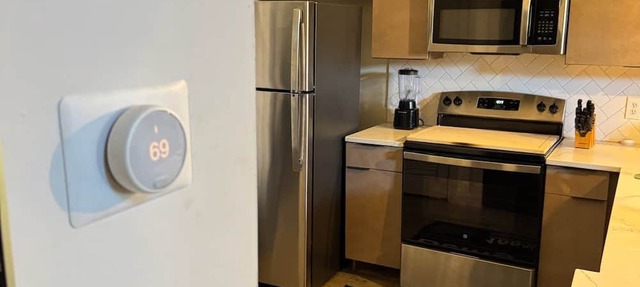 Executive Bi-Level Loft , Private Entry , West Midtown , 20 mins from Airport