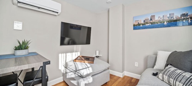 Lux 2nd floor 3brm/1bath