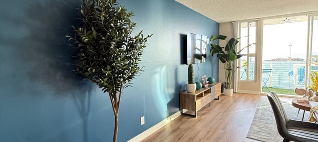 Oceanfront 1 BR Oasis w/Parking & Heated Pool