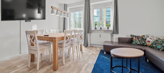 8 min metro to Marienplatz 120 m² Schwabing - 3 BR - 2.5 bath - private parking