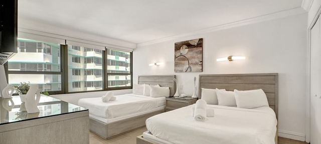 Sunny Miami Beach Getaway | 3BR Condo with Resort Perks 916
