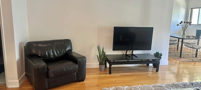 2-bedroom Condo in Heart of Downtown Calabasas