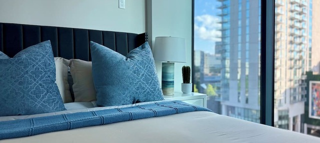 Chic & Modern 2BR Apartment in the Heart of Buckhead – Walk to Dining & Shops!