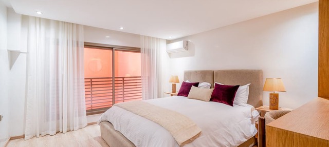 -Stay in 3 Bedroom Duplex - 2 Pools