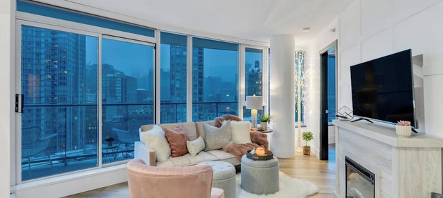 Modern Cozy Condo | 2BR/2BA Retreat in the Heart of Downtown Vancouver