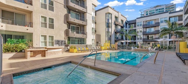 Charming! Studio · Free Parking · Pool · Gym · Hot Tub · BBQ