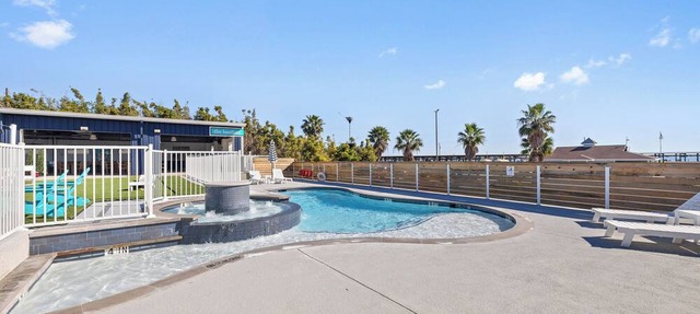 Enhanced King Room with Sofa Bed - Upgraded Bluffs Landing Marina Stay