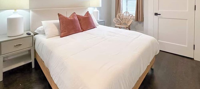 Roof Deck 6Bedrooms, W/D, Parking, Baby Crib, Parking!