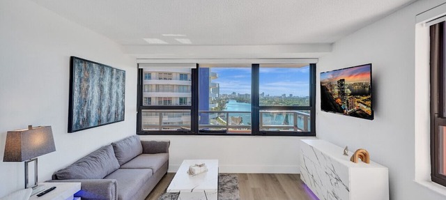 Luxury Ocean View Condo/Beach Service/1521