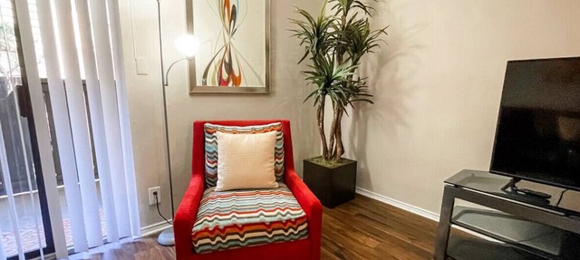 Vibrant Relaxing Retreat Fully Stocked Apartment