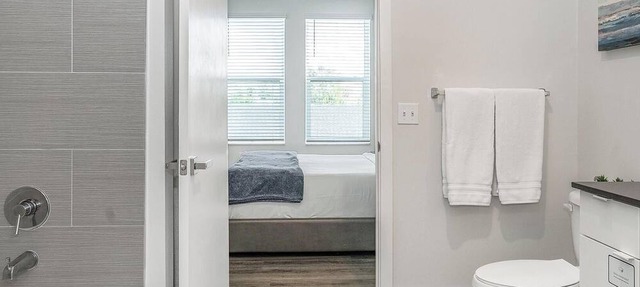 Landing | Modern 2BD, Pool, Gym