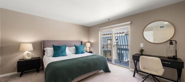Carnelian Calm' Beach Retreat Rooftop Pool Access, BBQ 1 Block to Beach, Parking