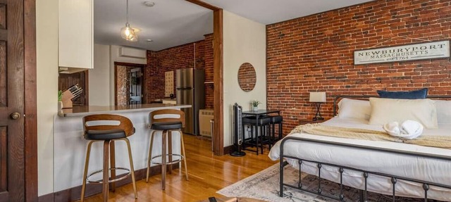Newburyport Flat Downtown Living King Bed