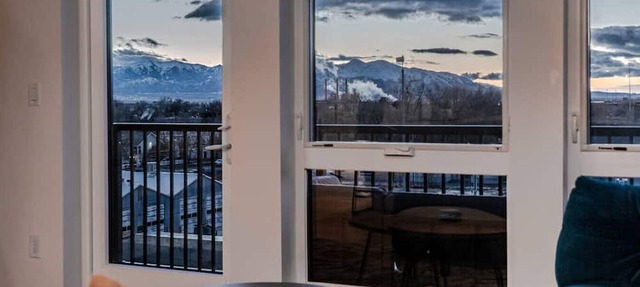 Designer NEW 2BD 2BA Pool/Htub/Gym/Bowling