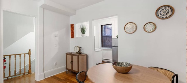 Historic Beacon Hill Charm: Modern Apt w/Patio, High-Speed WiFi, Steps to Cafes and Boston Commons!