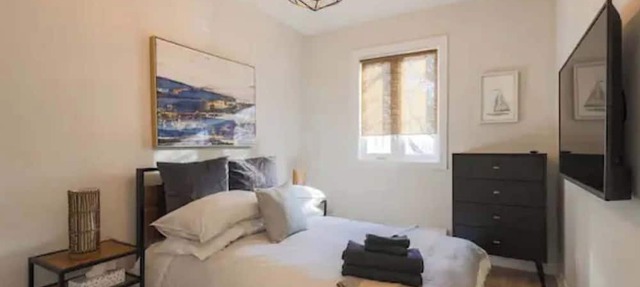 Casa Hotels: Modern 2BR Suite in Leslieville
